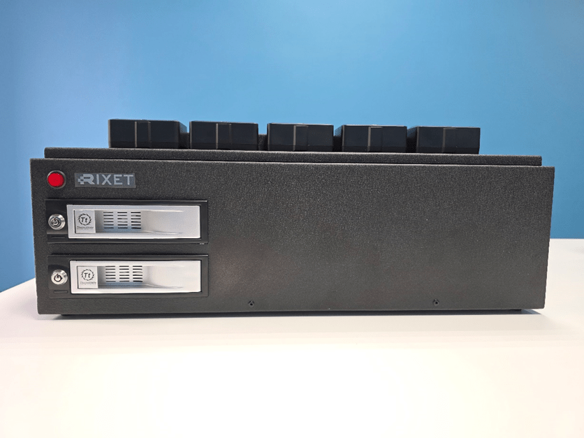 Док-станция Rixet для персональных видеорегистраторов