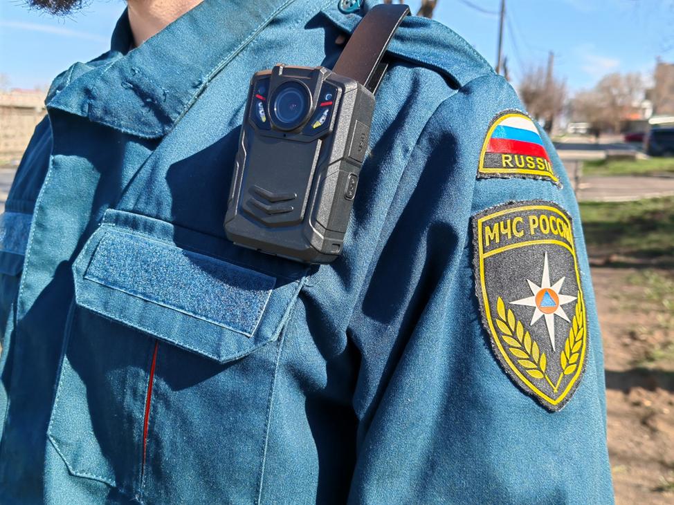 крепеление персонального видеорегистратора на плечо