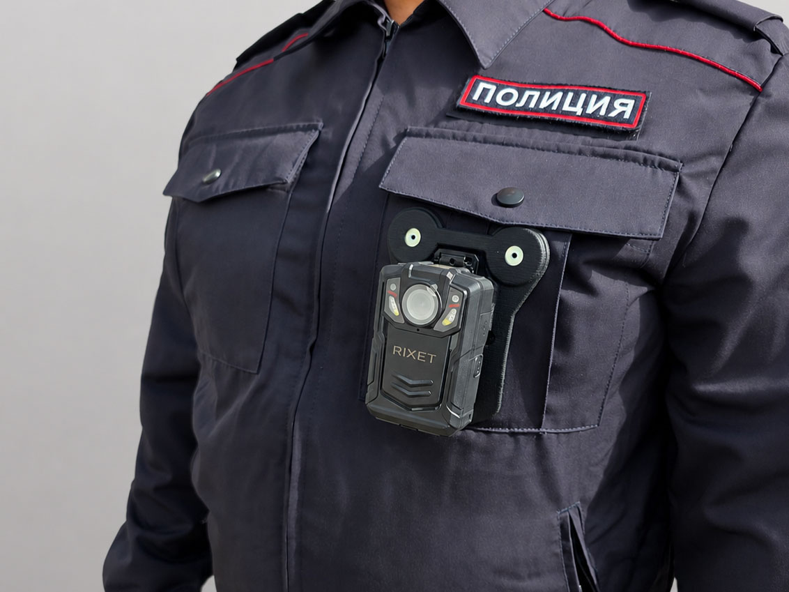 Магнитное крепление персонального видеорегистратора на одежду